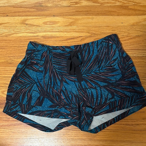 Lululemon Spring Break Away Short - Picture 4 of 7